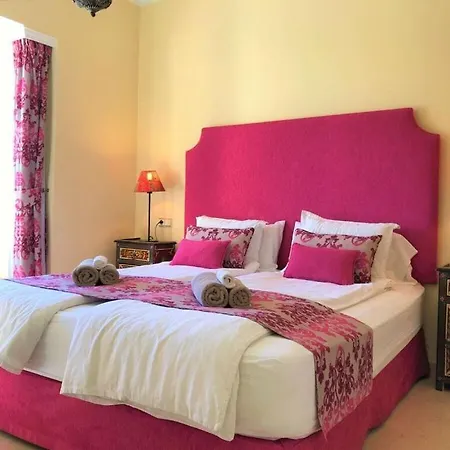 Majestic Comfortable Vila *